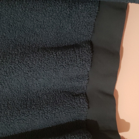 NWT Fabletics Malia fleece pullover size M. - Picture 3 of 5